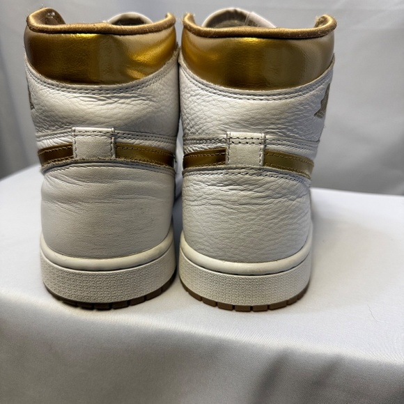 Nike Air Jordan 1 Retro High OG White/Metallic Gold Womens Size 8 FD2596-107 - Picture 6 of 14